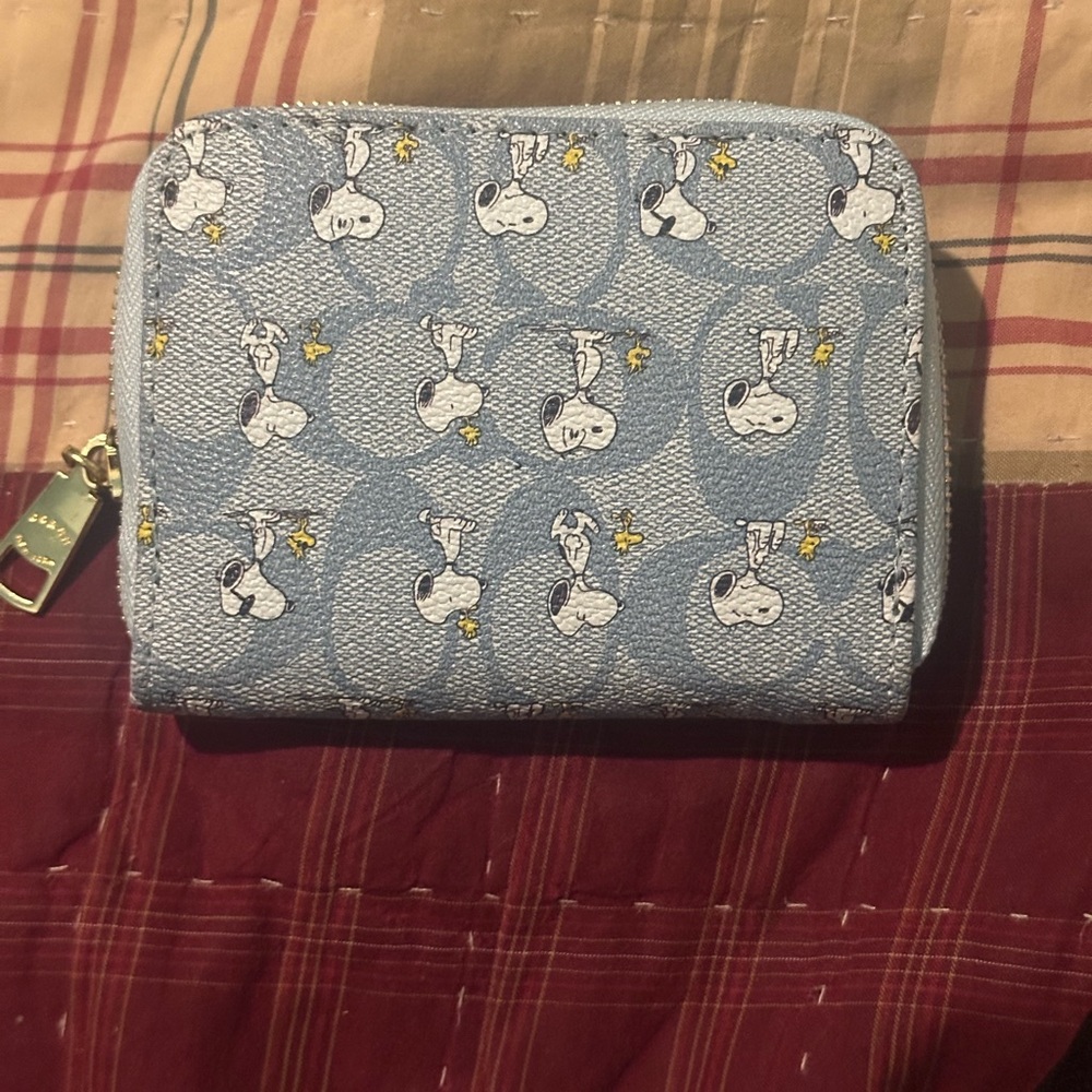 Snoopy Coach Black Leather Card Holder with Gold Logo - Picture 3 of 4